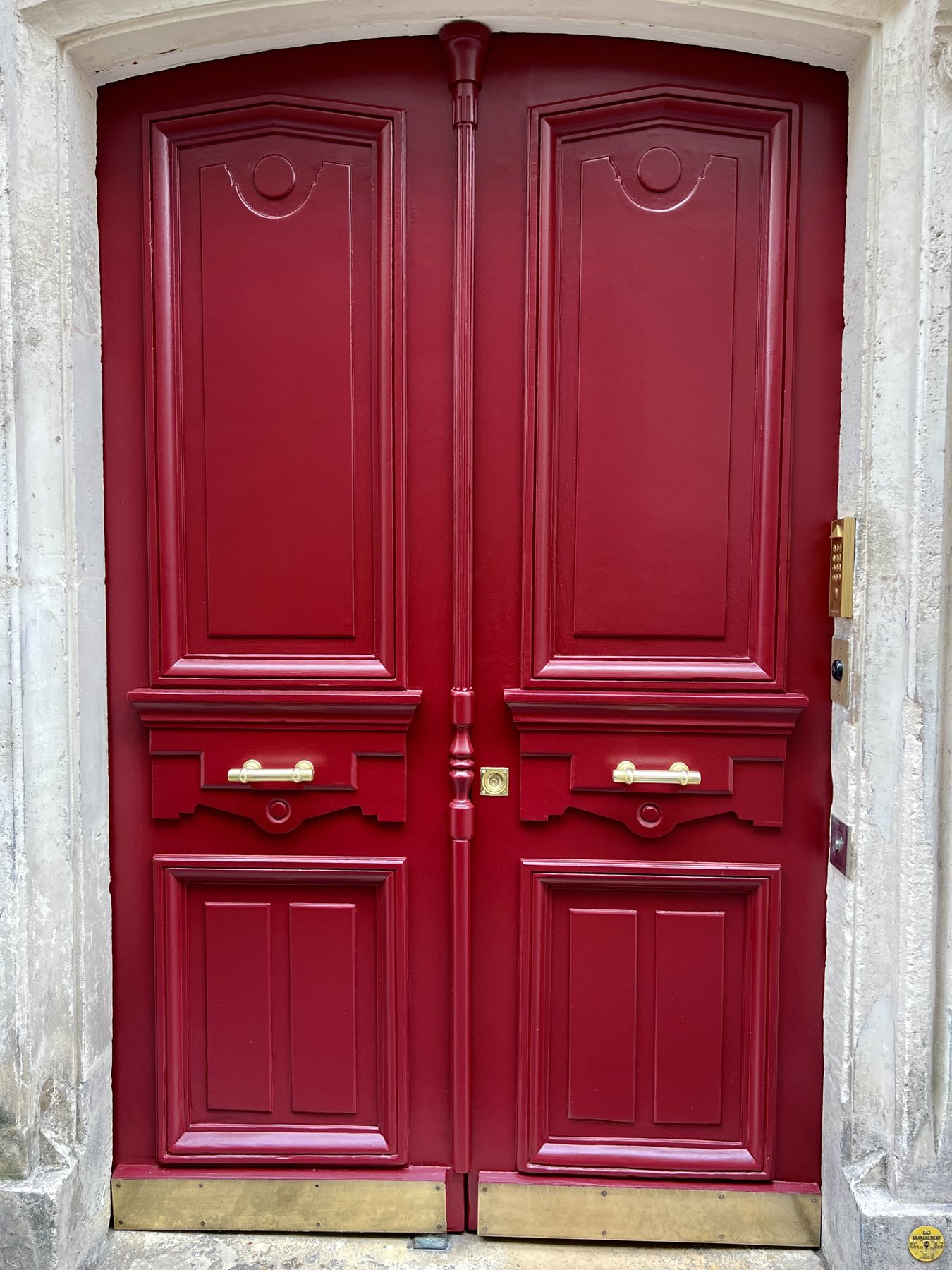 Porte immeuble après peinture